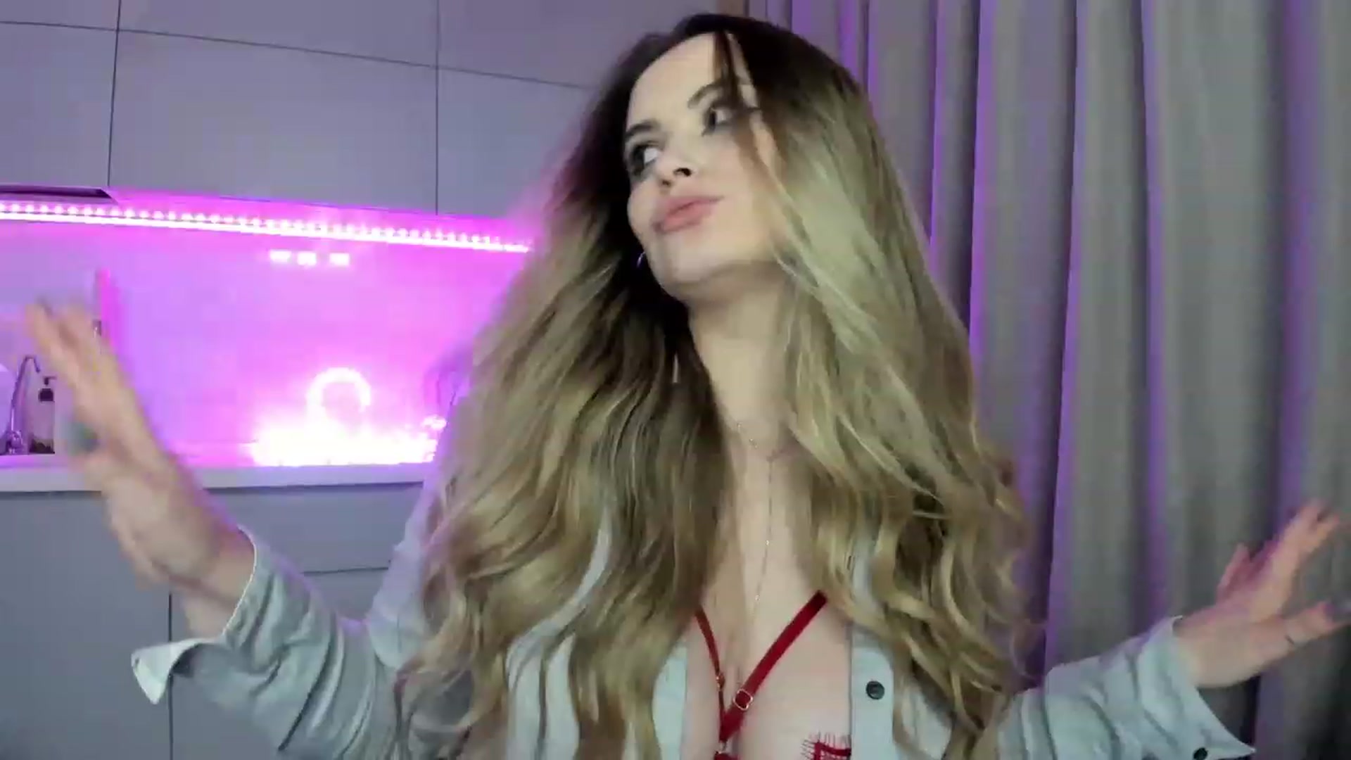 Gallery image thumbnail from InsatiableFox's myfreecams stream on, 07/29/2023, 18:32 image 14 of 20