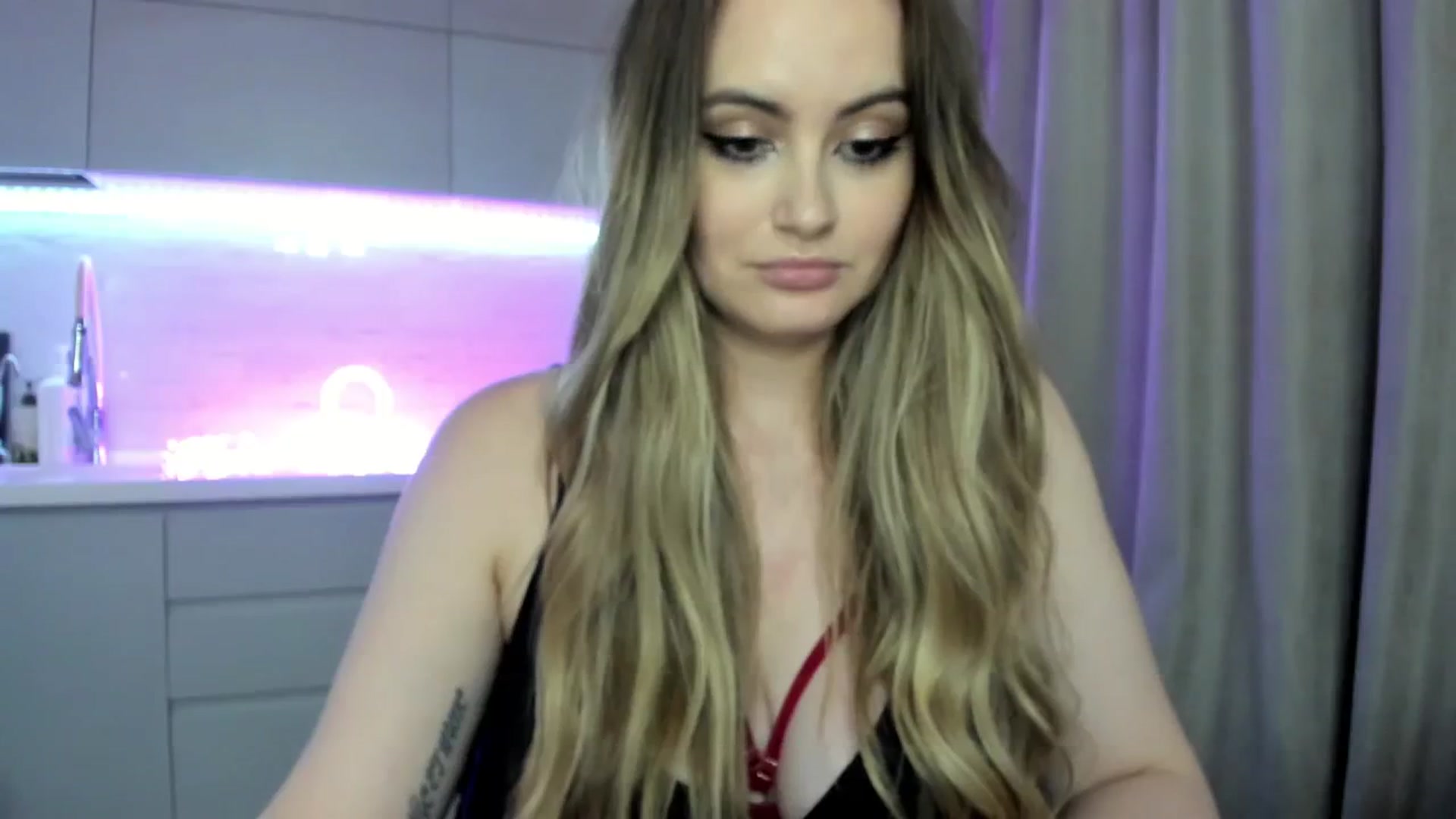 Gallery image thumbnail from InsatiableFox's myfreecams stream on, 07/30/2023, 19:06 image 16 of 20