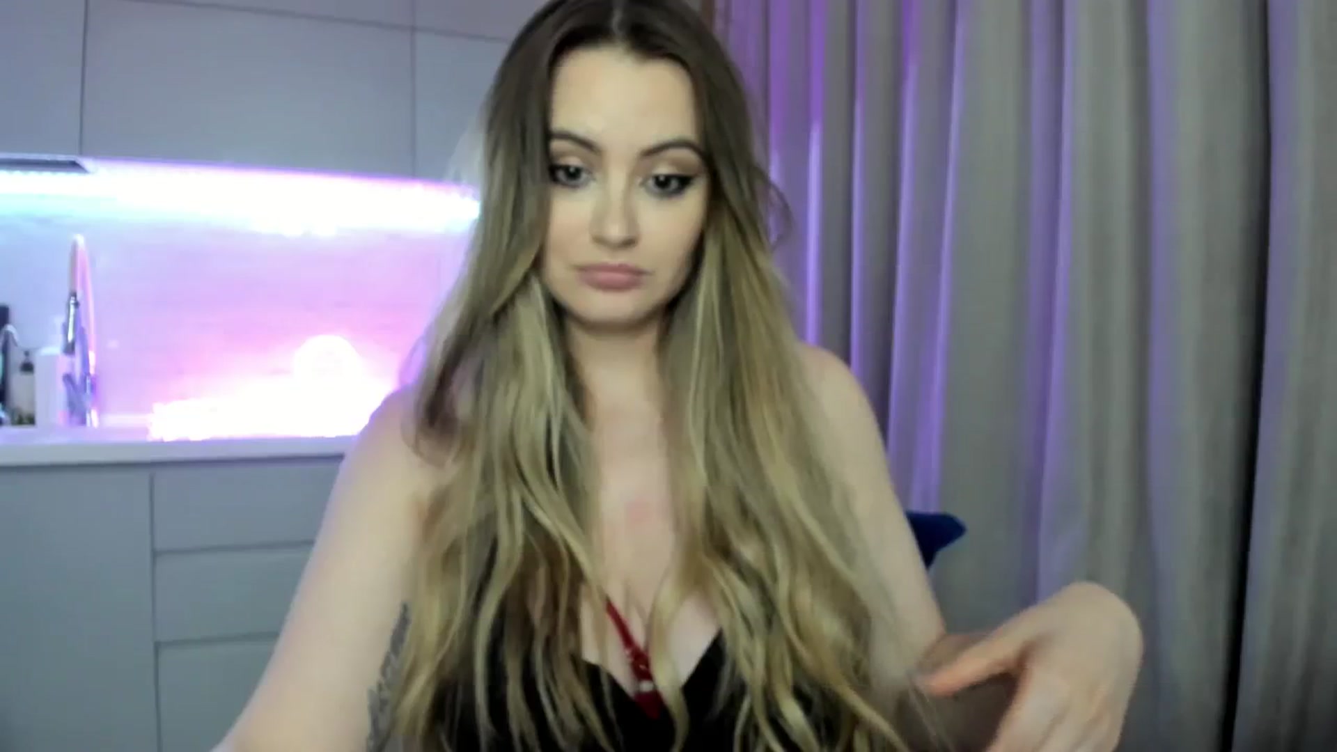 Gallery image thumbnail from InsatiableFox's myfreecams stream on, 07/30/2023, 19:06 image 15 of 20