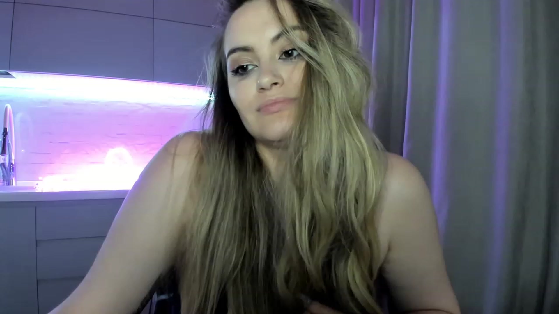 Gallery image thumbnail from InsatiableFox's myfreecams stream on, 07/30/2023, 20:39 image 19 of 20