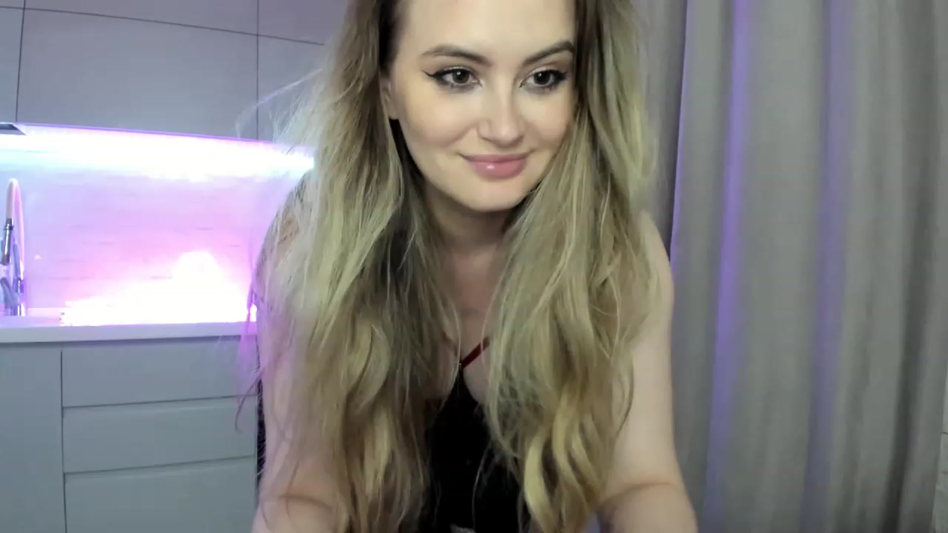 Gallery image thumbnail from InsatiableFox's myfreecams stream on, 07/30/2023, 20:39 image 1 of 20