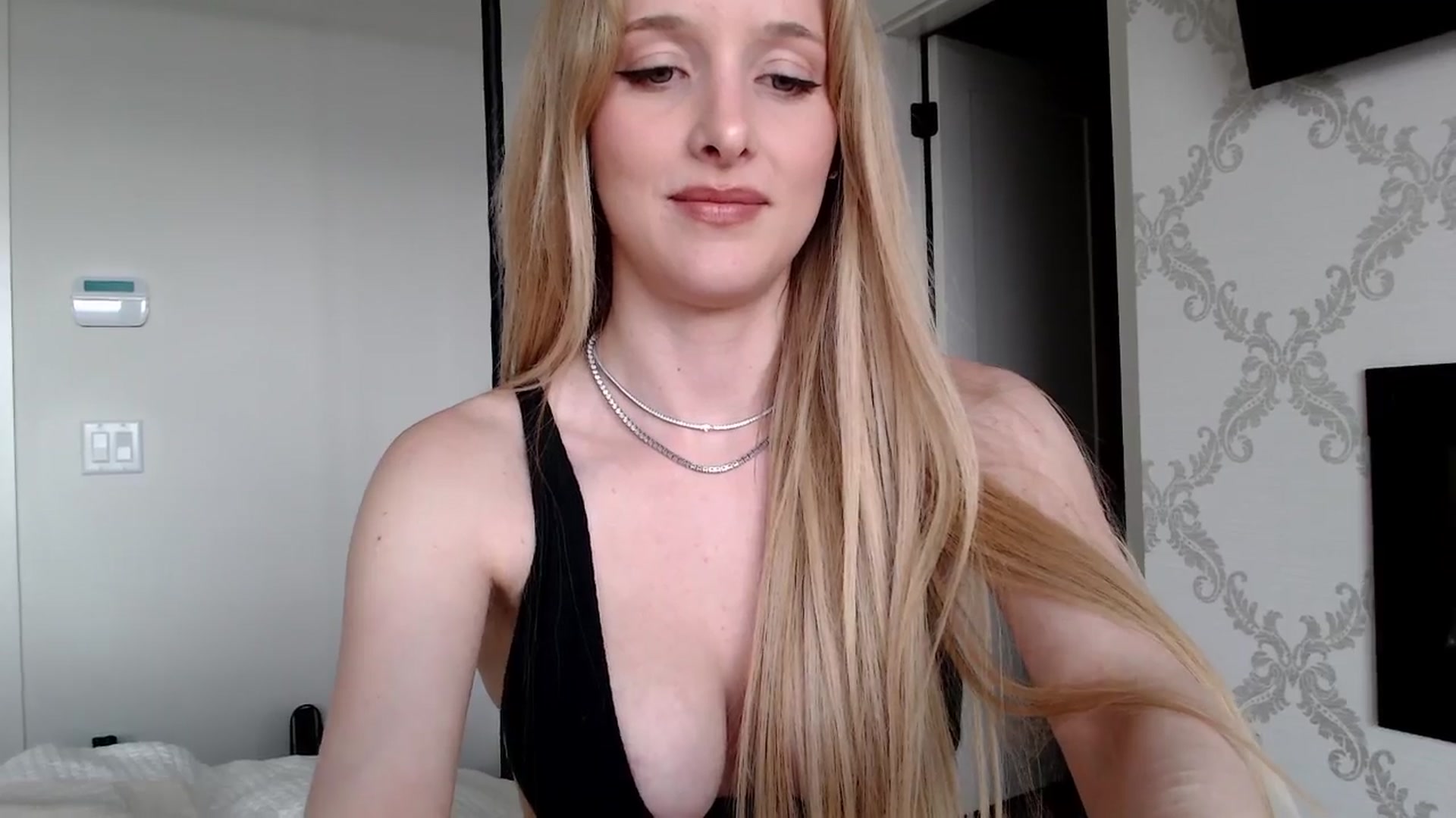 Gallery image thumbnail from Instagram's myfreecams stream on, 03/25/2026, 22:27 image 17 of 20