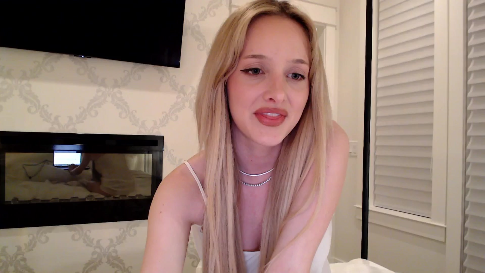 Gallery image thumbnail from Instagram's myfreecams stream on, 03/26/2026, 04:47 image 17 of 20