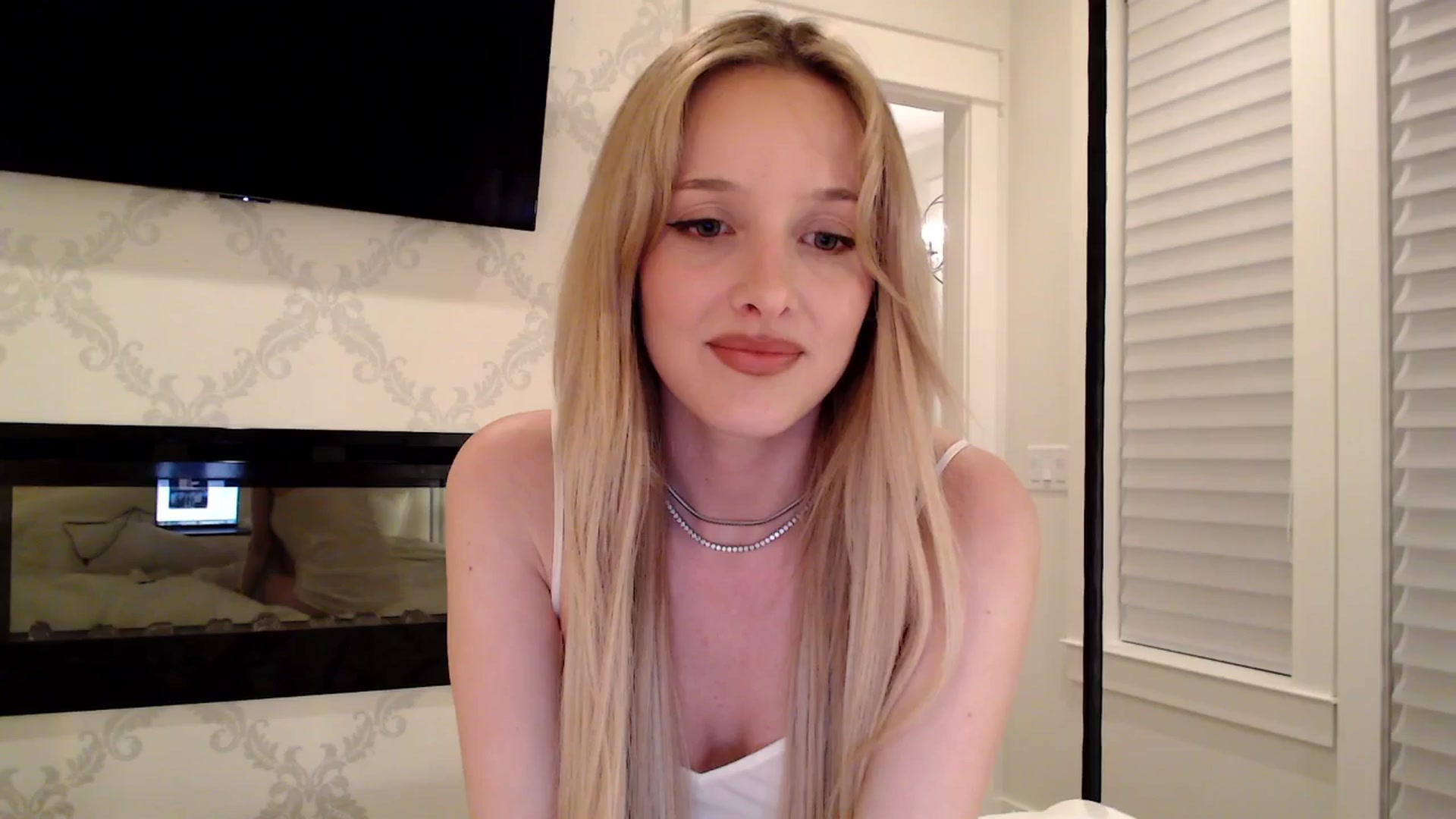 Gallery image thumbnail from Instagram's myfreecams stream on, 03/26/2026, 04:47 image 3 of 20