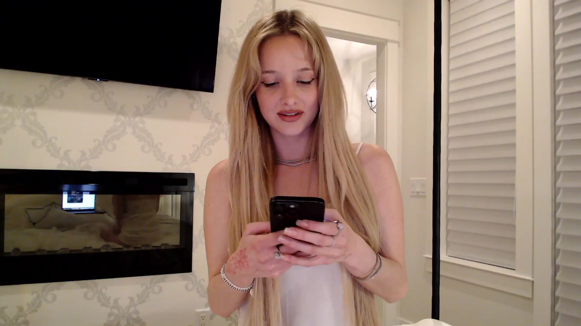 Gallery image thumbnail from Instagram's myfreecams stream on, 03/26/2026, 04:47 image 7 of 20