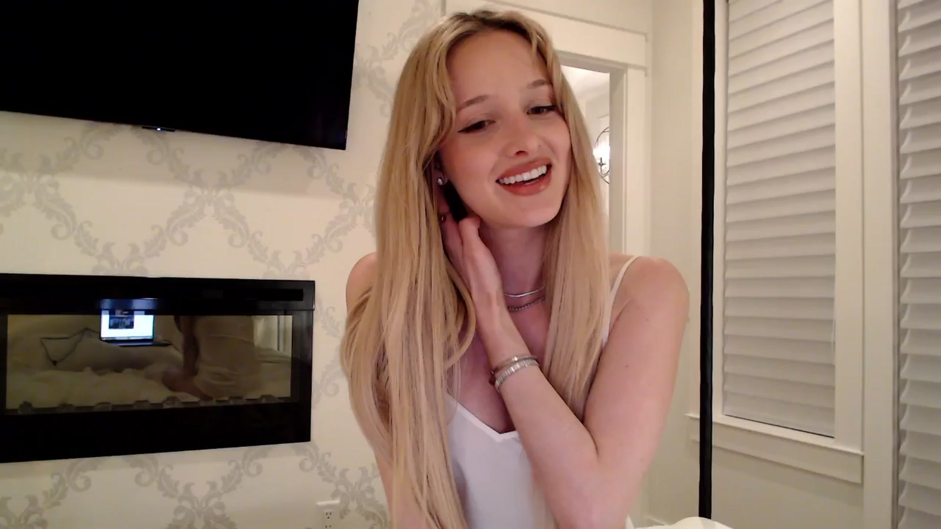Gallery image thumbnail from Instagram's myfreecams stream on, 03/26/2026, 04:47 image 11 of 20