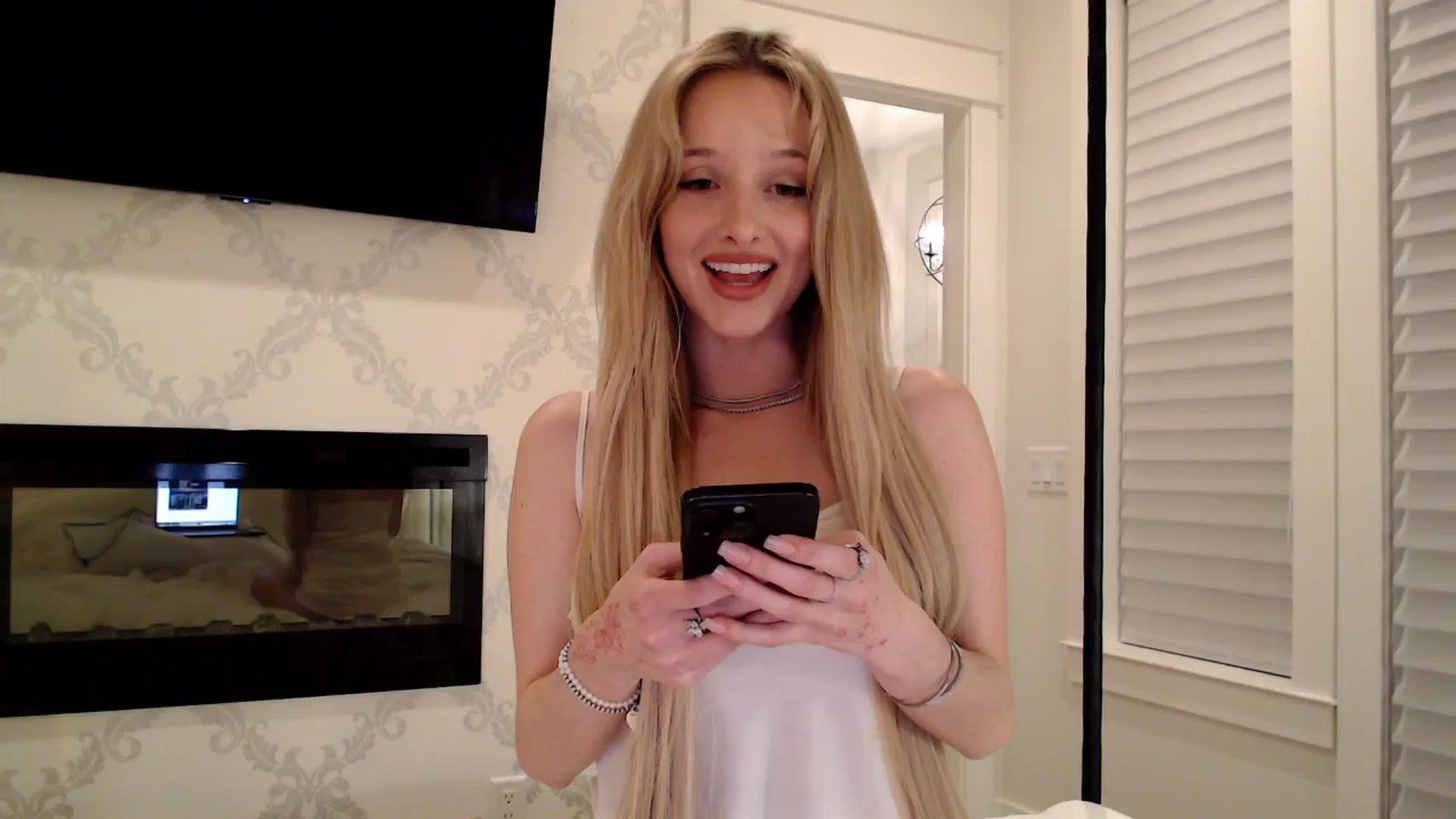Gallery image thumbnail from Instagram's myfreecams stream on, 03/26/2026, 04:47 image 8 of 20