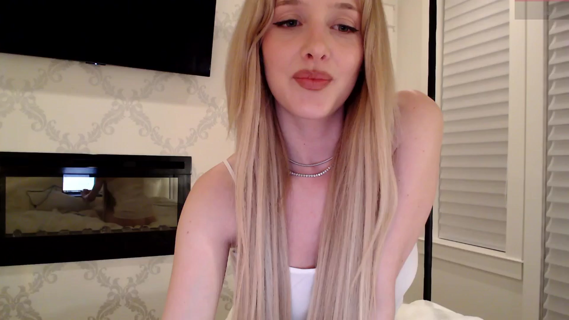 Gallery image thumbnail from Instagram's myfreecams stream on, 03/26/2026, 04:47 image 18 of 20
