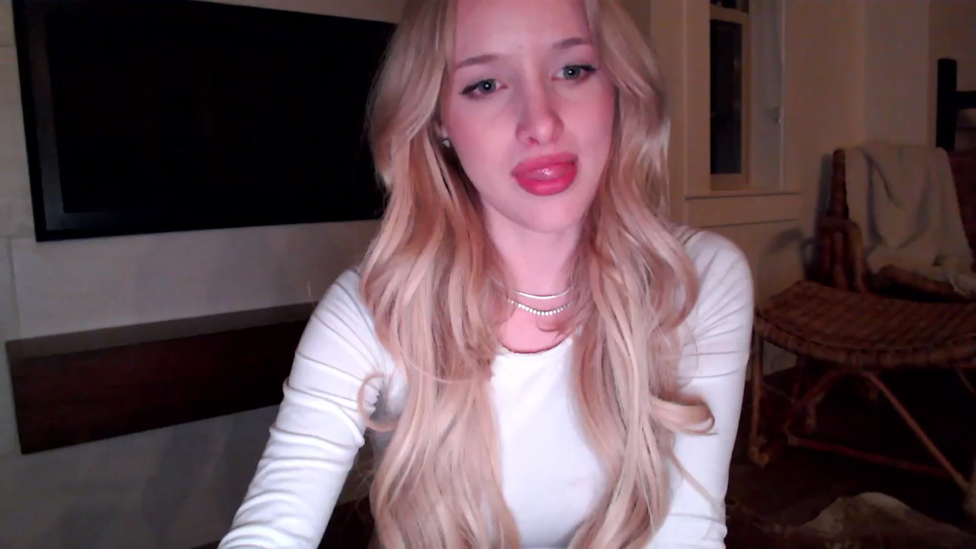 Gallery image thumbnail from Instagram's myfreecams stream on, 03/29/2026, 07:54 image 7 of 20