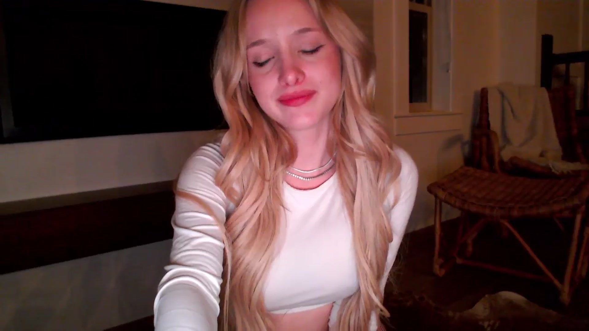 Gallery image thumbnail from Instagram's myfreecams stream on, 03/29/2026, 07:54 image 14 of 20
