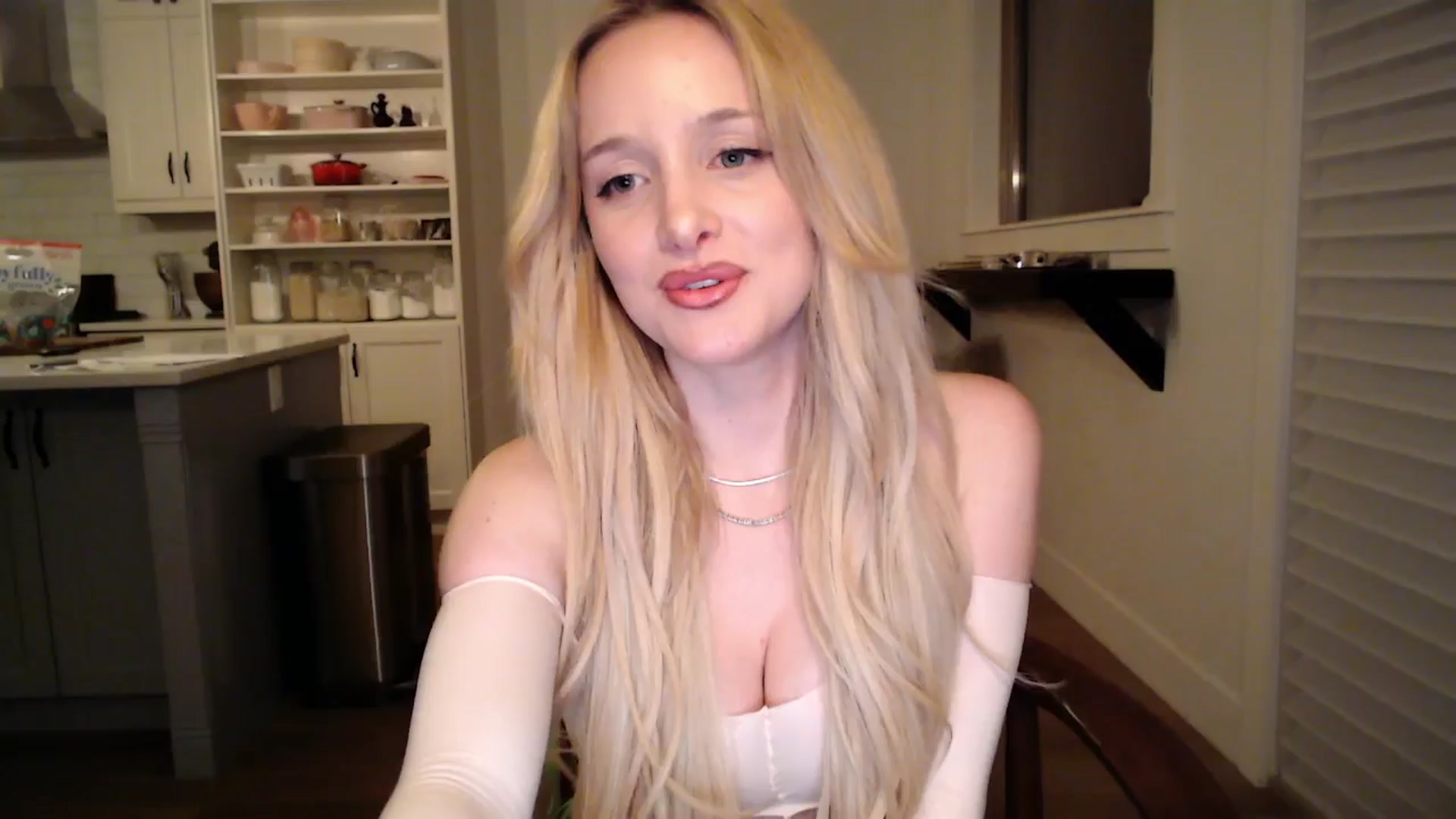 Gallery image thumbnail from Instagram's myfreecams stream on, 04/04/2026, 05:55 image 6 of 20