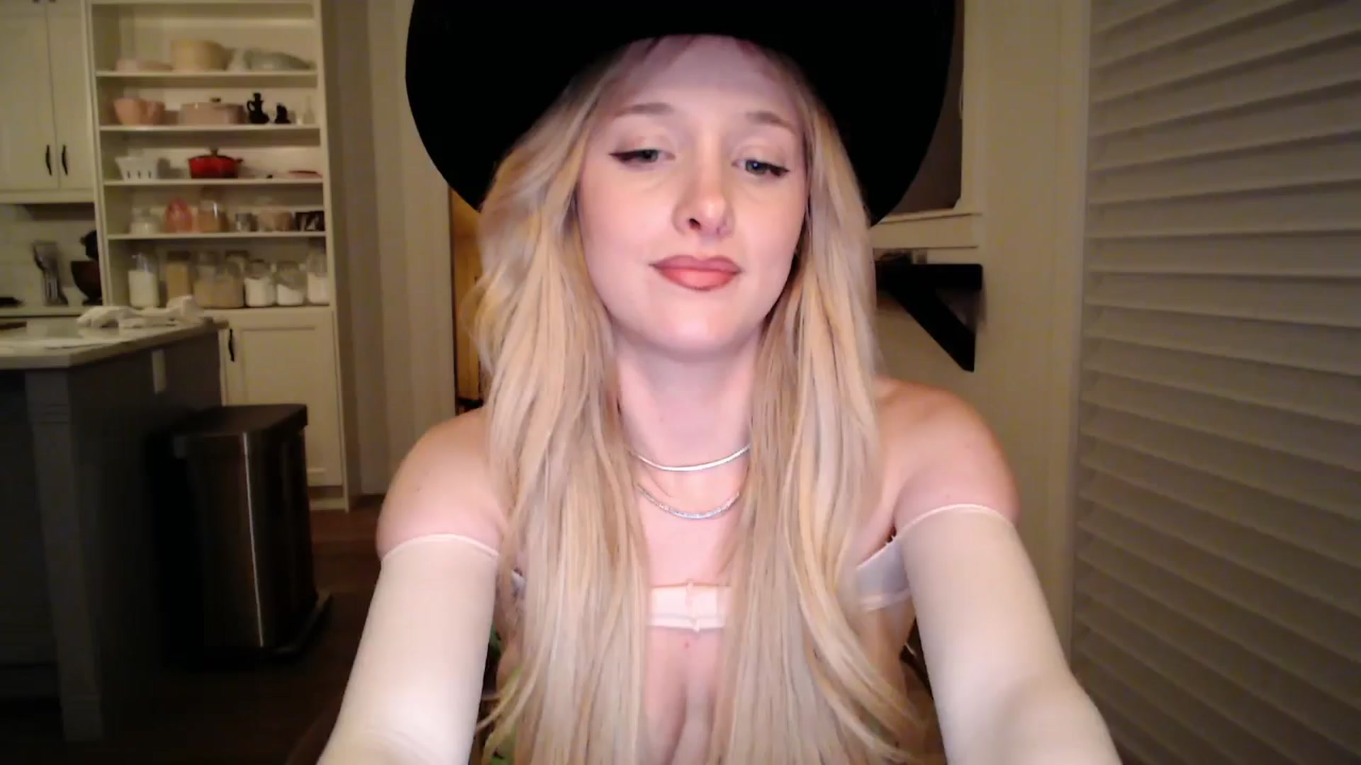 Gallery image thumbnail from Instagram's myfreecams stream on, 04/04/2026, 06:43 image 12 of 20