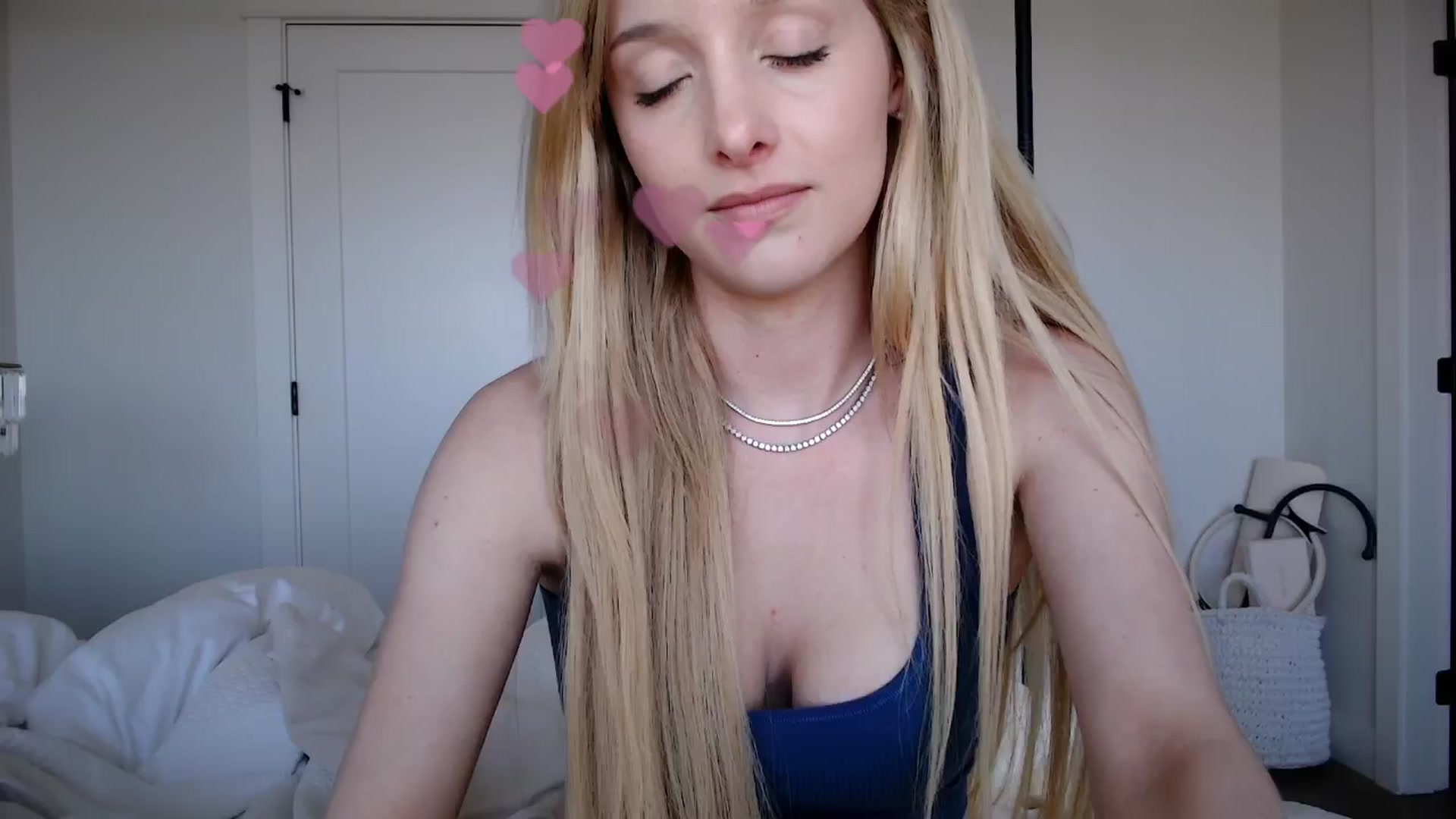 Gallery image thumbnail from Instagram's myfreecams stream on, 04/08/2026, 18:39 image 16 of 20