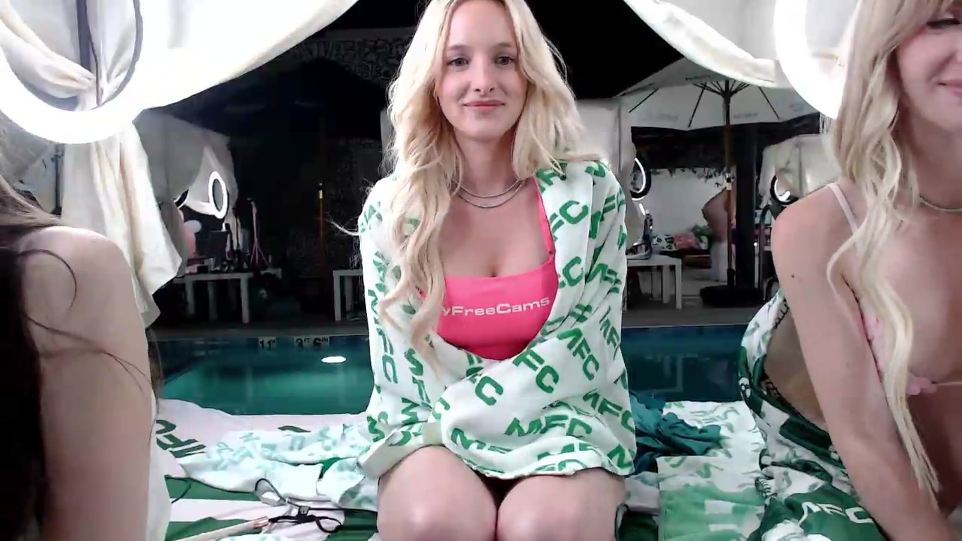 Gallery image thumbnail from Instagram's myfreecams stream on, 05/19/2026, 04:01 image 8 of 20