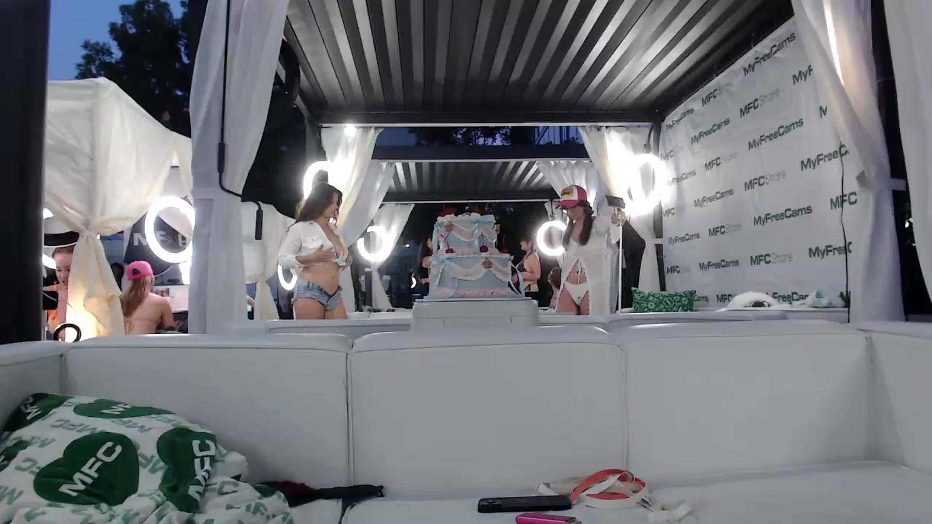 Gallery image thumbnail from Instagram's myfreecams stream on, 05/21/2026, 03:15 image 13 of 20