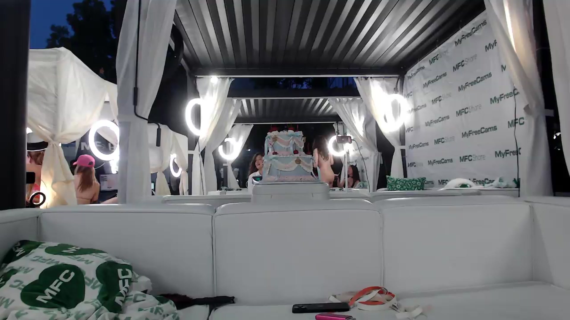 Gallery image thumbnail from Instagram's myfreecams stream on, 05/21/2026, 03:15 image 14 of 20
