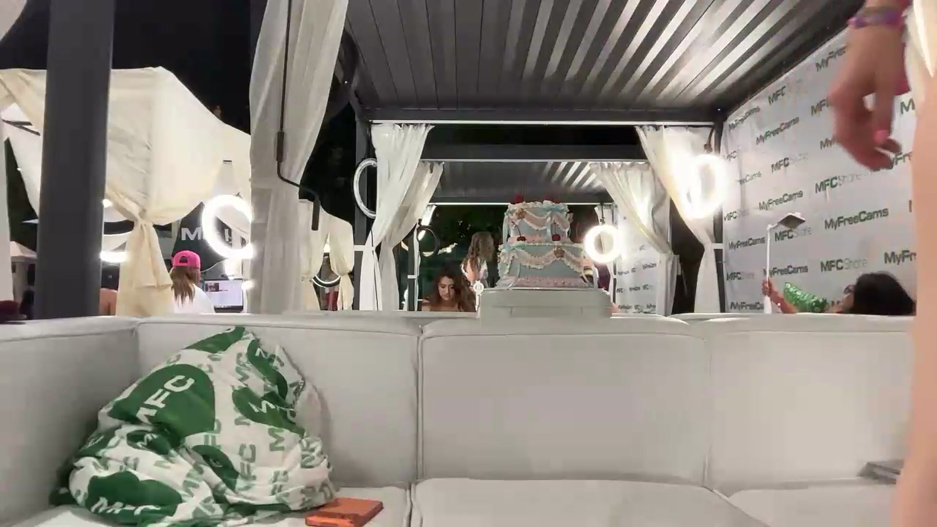 Gallery image thumbnail from Instagram's myfreecams stream on, 05/21/2026, 04:48 image 16 of 20
