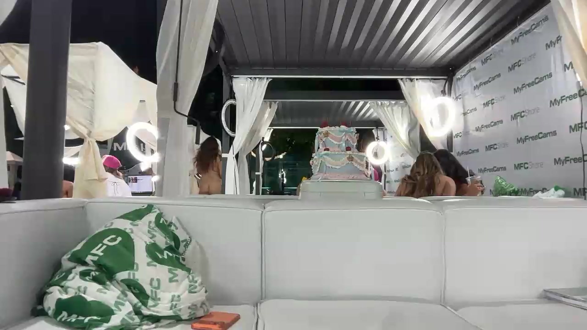 Gallery image thumbnail from Instagram's myfreecams stream on, 05/21/2026, 04:48 image 17 of 20