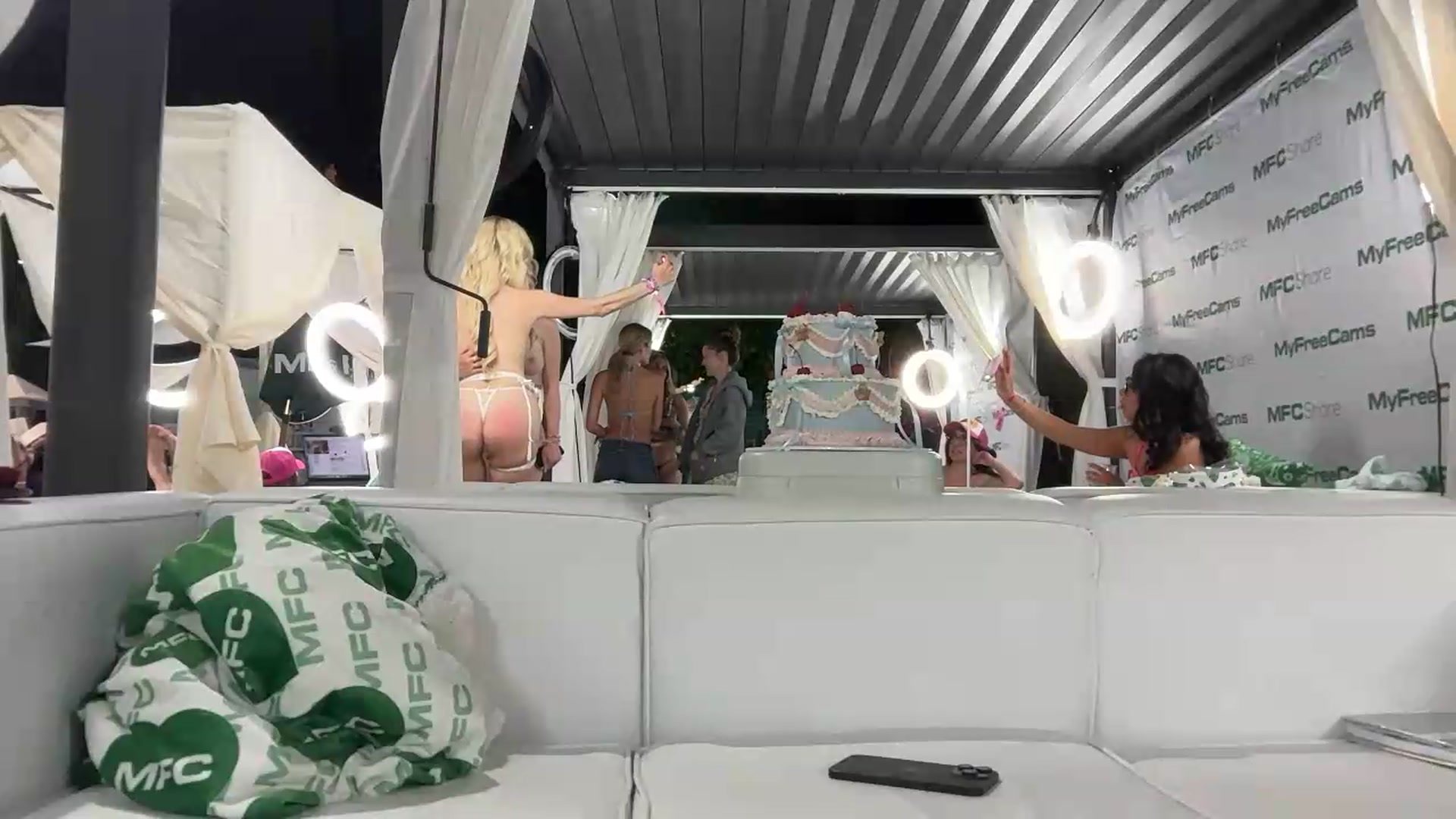 Gallery image thumbnail from Instagram's myfreecams stream on, 05/21/2026, 04:48 image 10 of 20