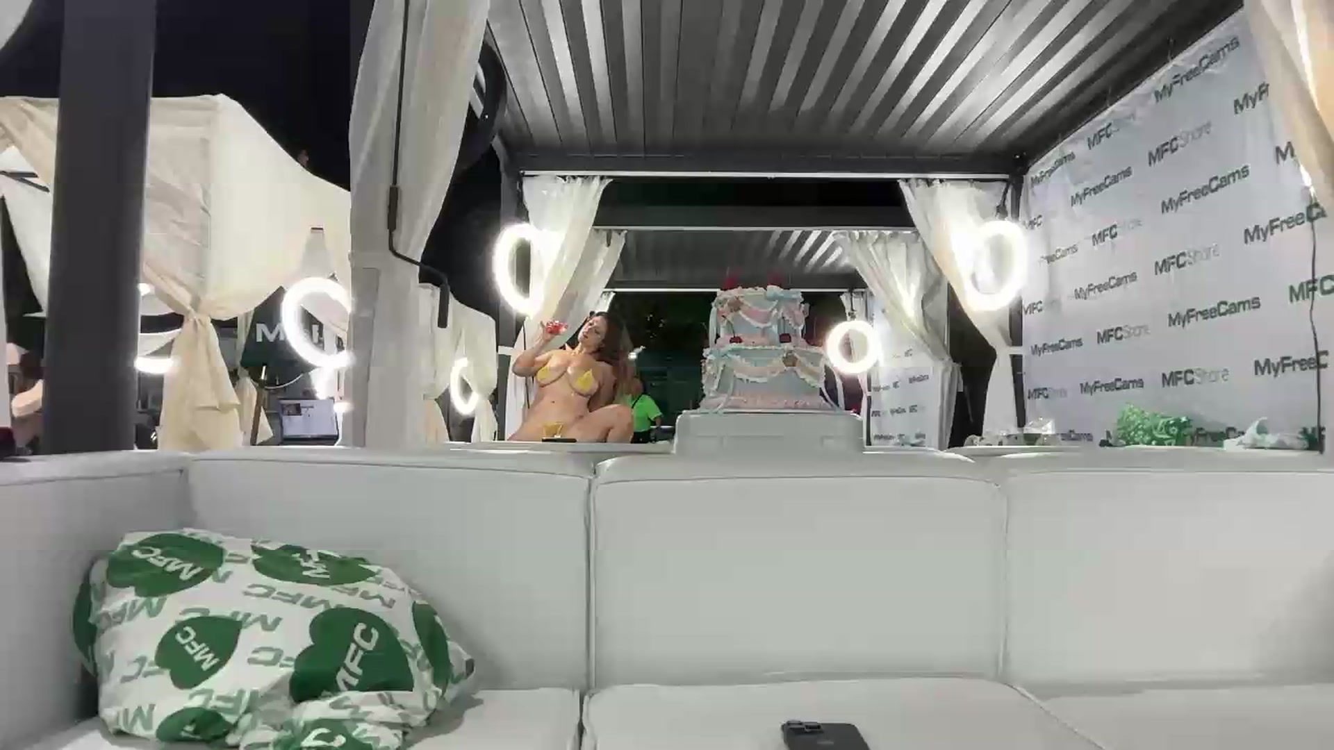 Gallery image thumbnail from Instagram's myfreecams stream on, 05/21/2026, 04:48 image 2 of 20