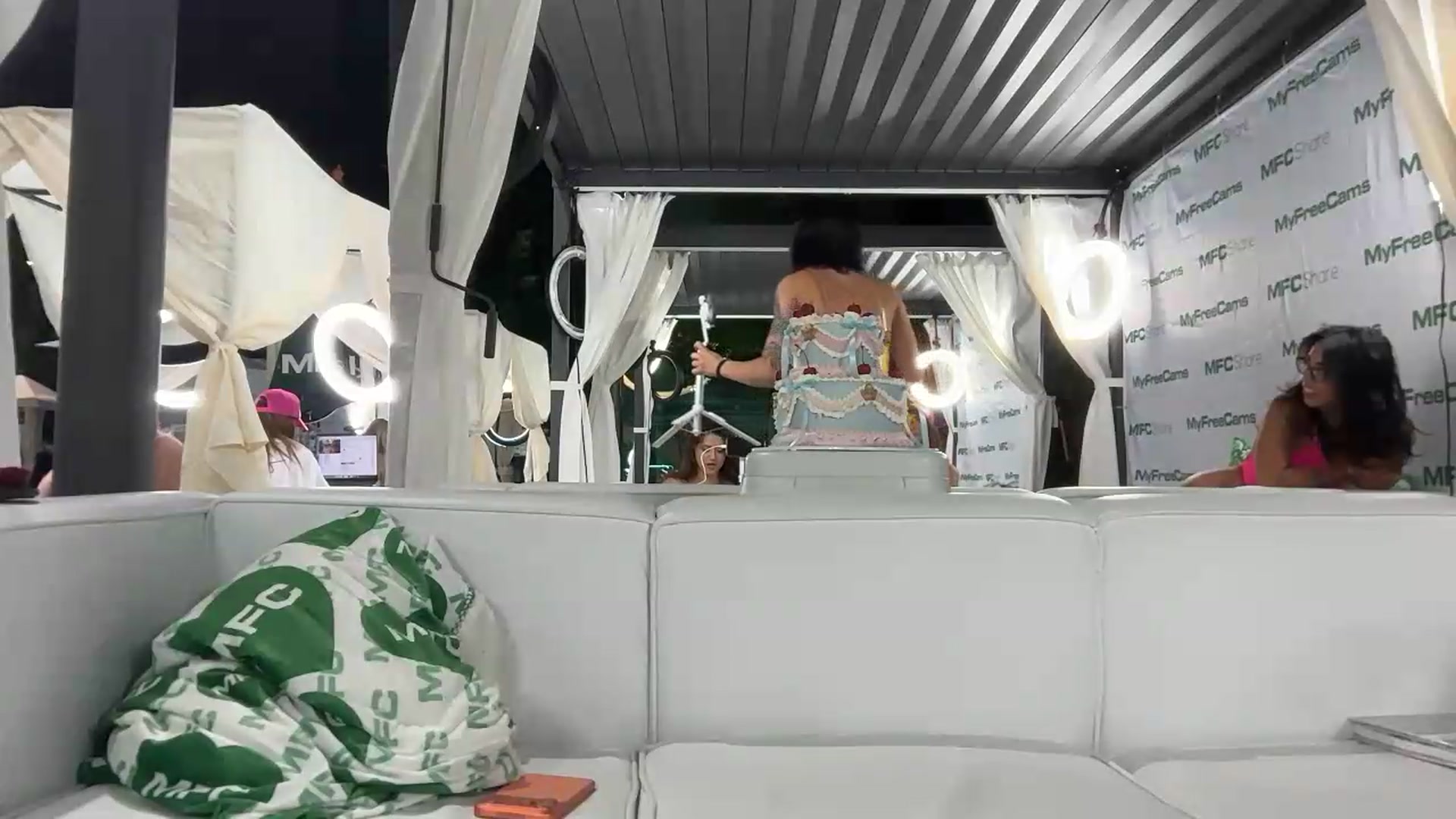 Gallery image thumbnail from Instagram's myfreecams stream on, 05/21/2026, 04:48 image 15 of 20