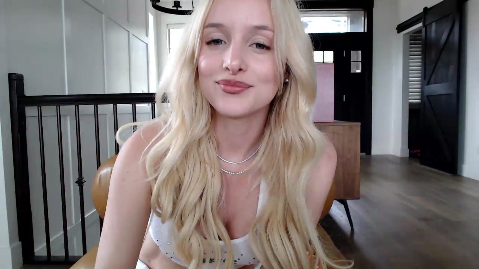 Gallery image thumbnail from Instagram's myfreecams stream on, 05/26/2026, 19:59 image 3 of 20