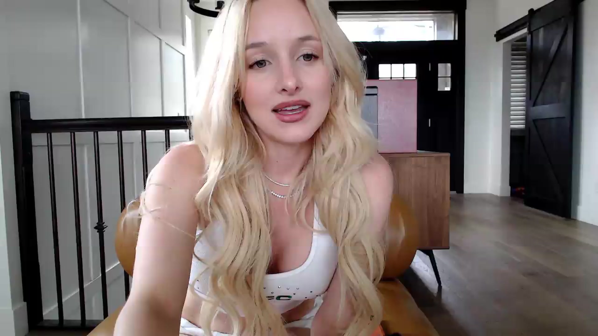 Gallery image thumbnail from Instagram's myfreecams stream on, 05/26/2026, 19:59 image 1 of 20