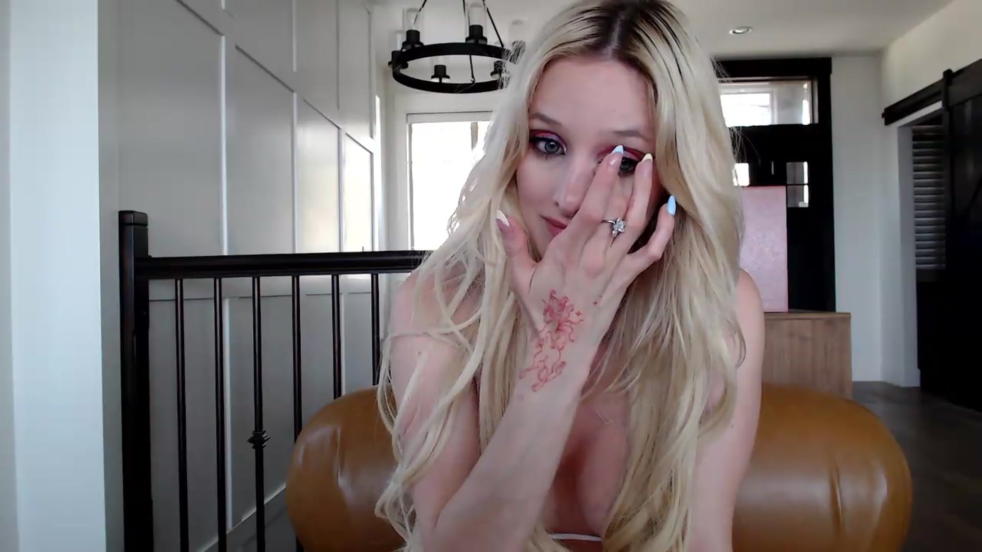 Gallery image thumbnail from Instagram's myfreecams stream on, 05/28/2026, 21:41 image 17 of 20