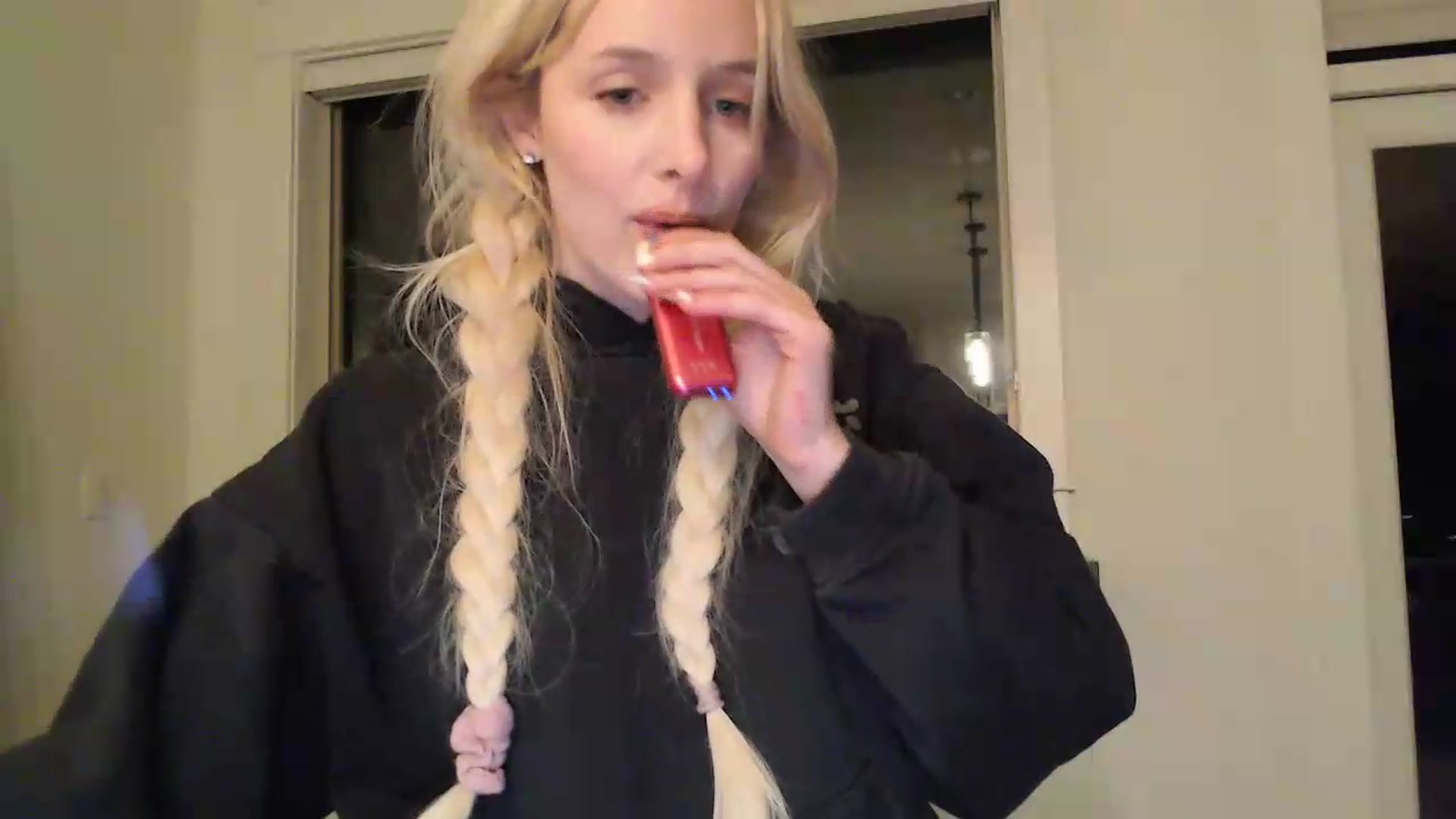 Gallery image thumbnail from Instagram's myfreecams stream on, 05/30/2026, 07:01 image 4 of 20