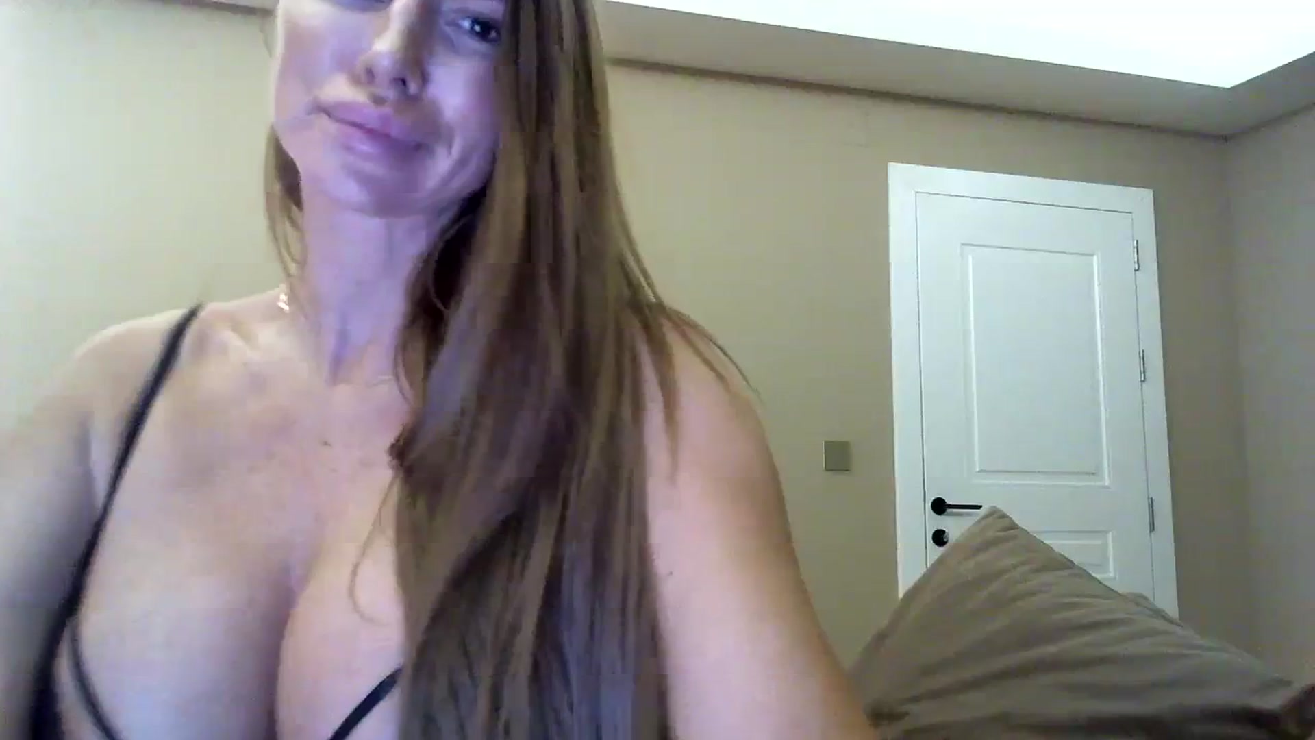 Gallery image thumbnail from Into_Mary's myfreecams stream on, 12/13/2023, 15:43 image 11 of 20