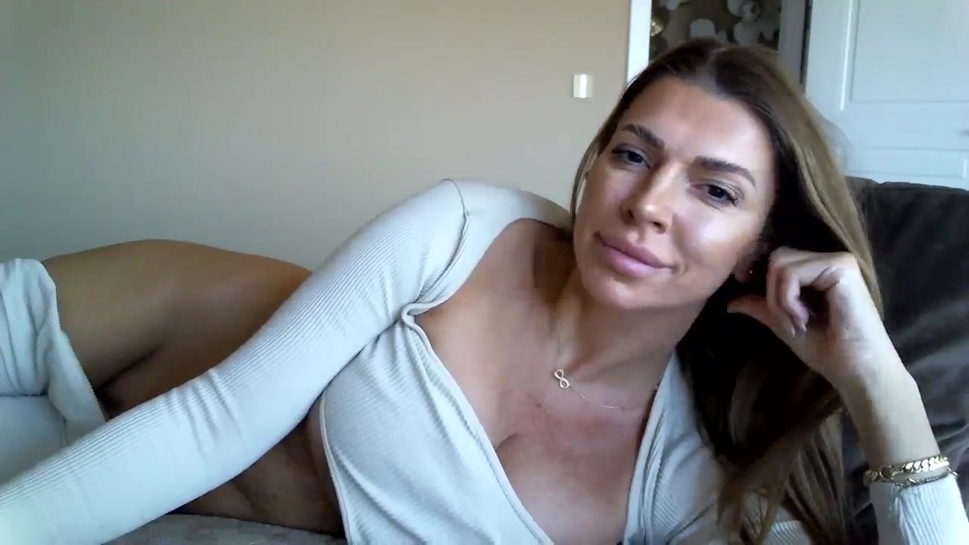 Gallery image thumbnail from Into_Mary's myfreecams stream on, 01/10/2024, 12:20 image 4 of 20