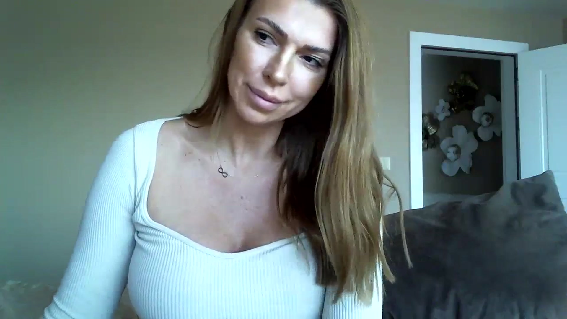 Gallery image thumbnail from Into_Mary's myfreecams stream on, 01/10/2024, 13:19 image 7 of 20