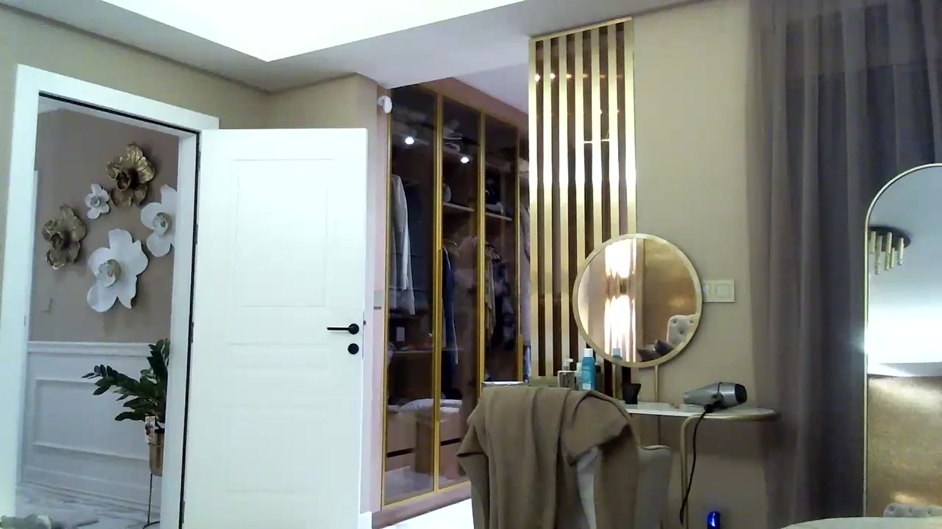 Gallery image thumbnail from Into_Mary's myfreecams stream on, 01/13/2024, 22:45 image 6 of 20