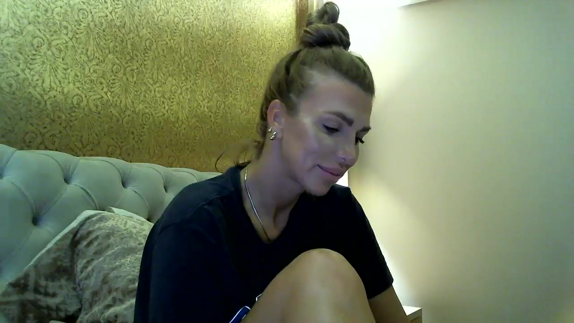 Gallery image thumbnail from Into_Mary's myfreecams stream on, 05/02/2024, 17:06 image 14 of 20