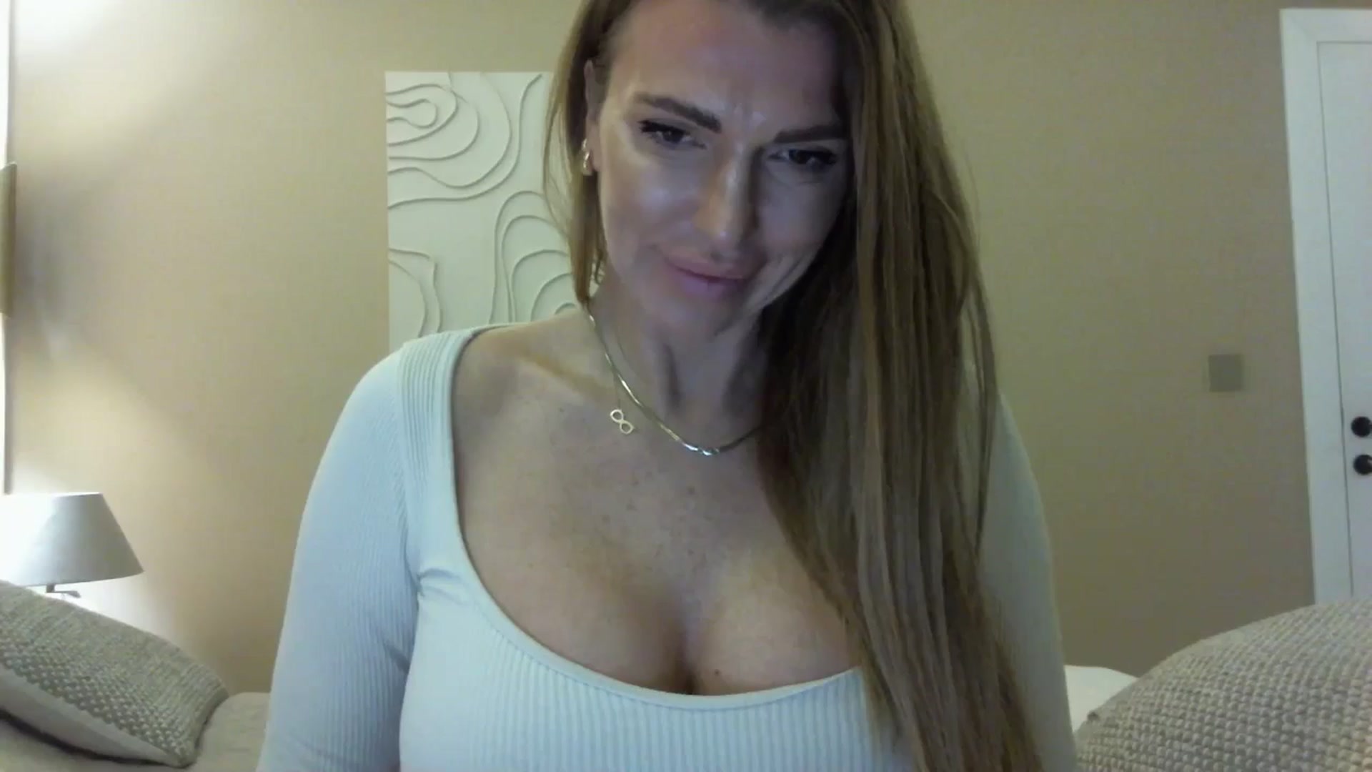 Gallery image thumbnail from Into_Mary's myfreecams stream on, 11/24/2024, 20:29 image 6 of 20