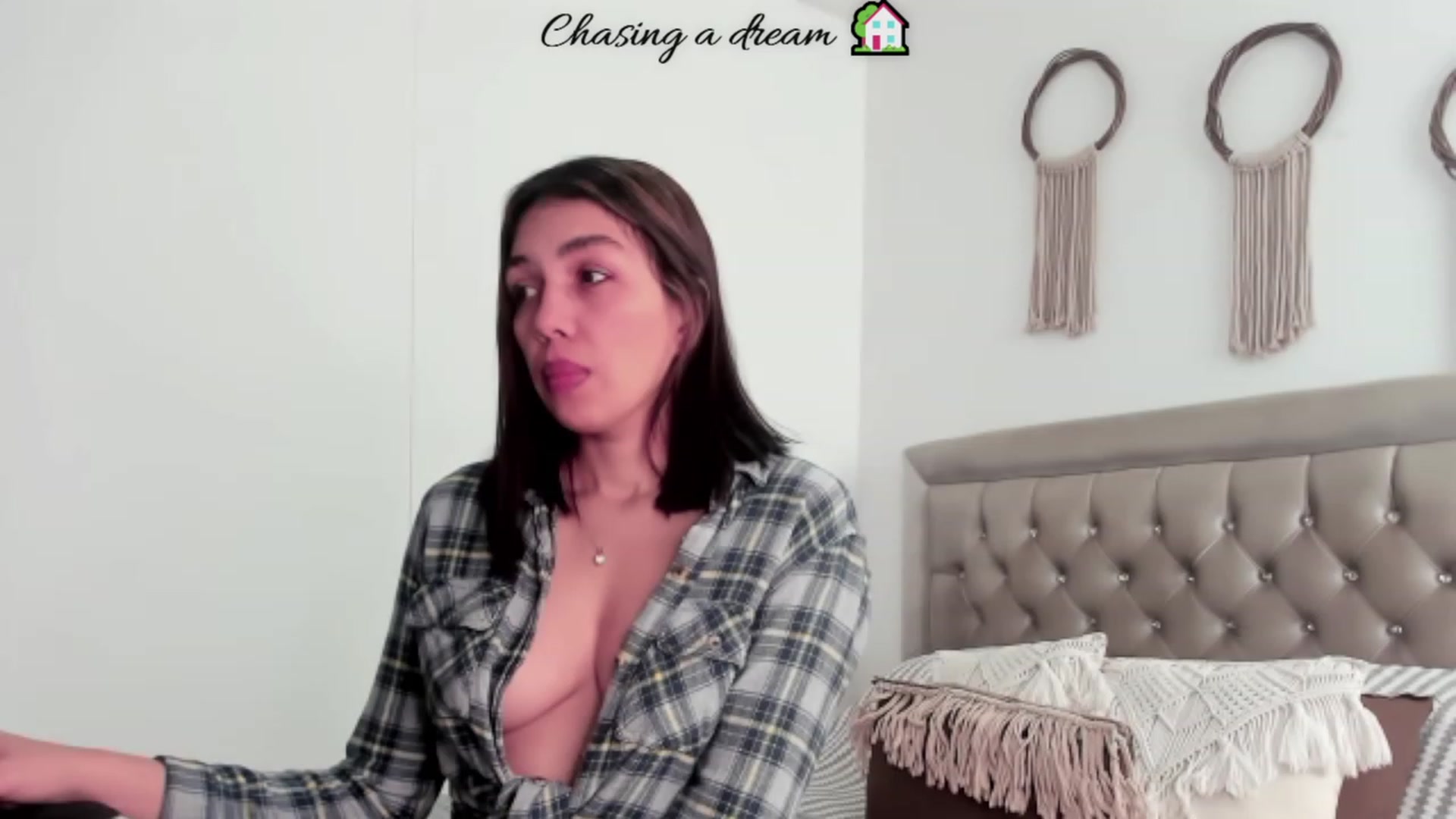 Gallery image thumbnail from Intrigue89's myfreecams stream on, 04/03/2023, 14:00 image 5 of 20