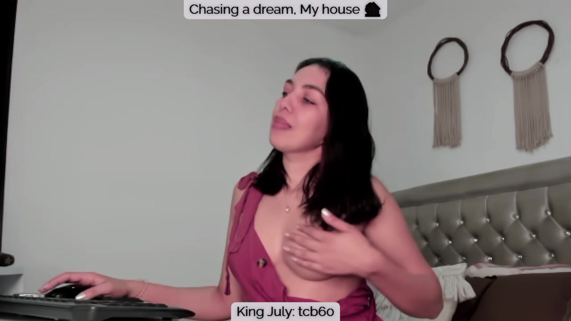 Gallery image thumbnail from Intrigue89's myfreecams stream on, 07/20/2023, 14:51 image 8 of 20