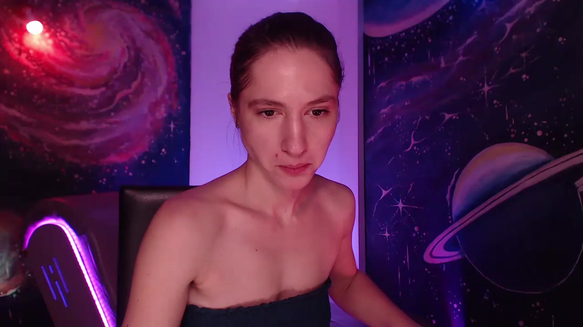 Gallery image thumbnail from IntruderRorry's myfreecams stream on, 12/16/2022, 09:33 image 13 of 20