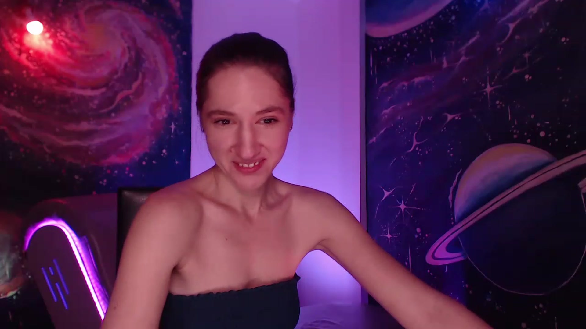 Gallery image thumbnail from IntruderRorry's myfreecams stream on, 12/16/2022, 09:33 image 14 of 20