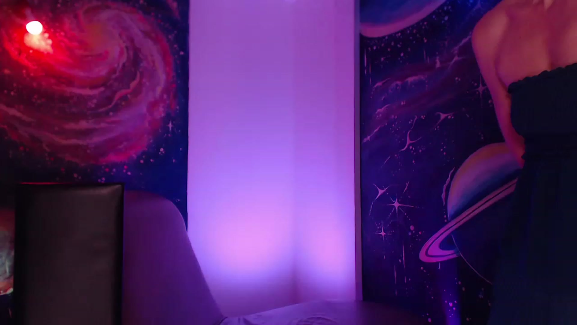 Gallery image thumbnail from IntruderRorry's myfreecams stream on, 12/16/2022, 09:33 image 2 of 20