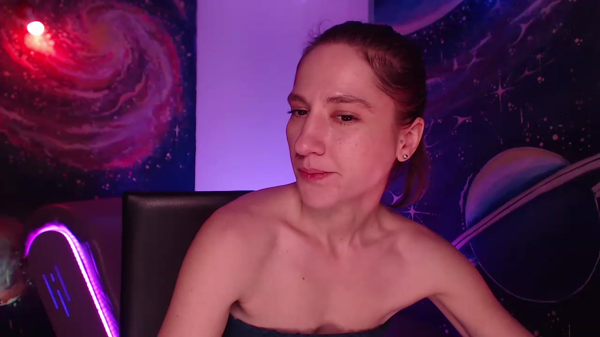 Gallery image thumbnail from IntruderRorry's myfreecams stream on, 12/16/2022, 09:33 image 11 of 20