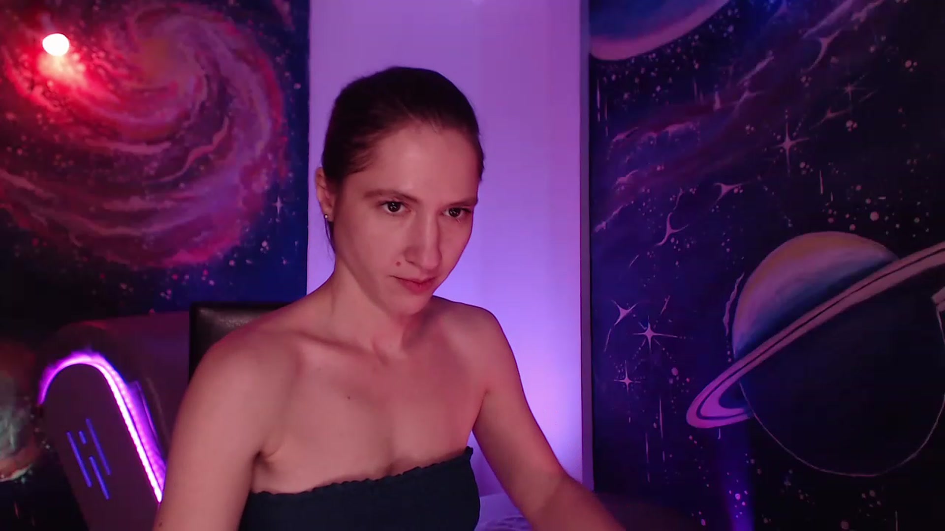 Gallery image thumbnail from IntruderRorry's myfreecams stream on, 12/16/2022, 09:33 image 17 of 20