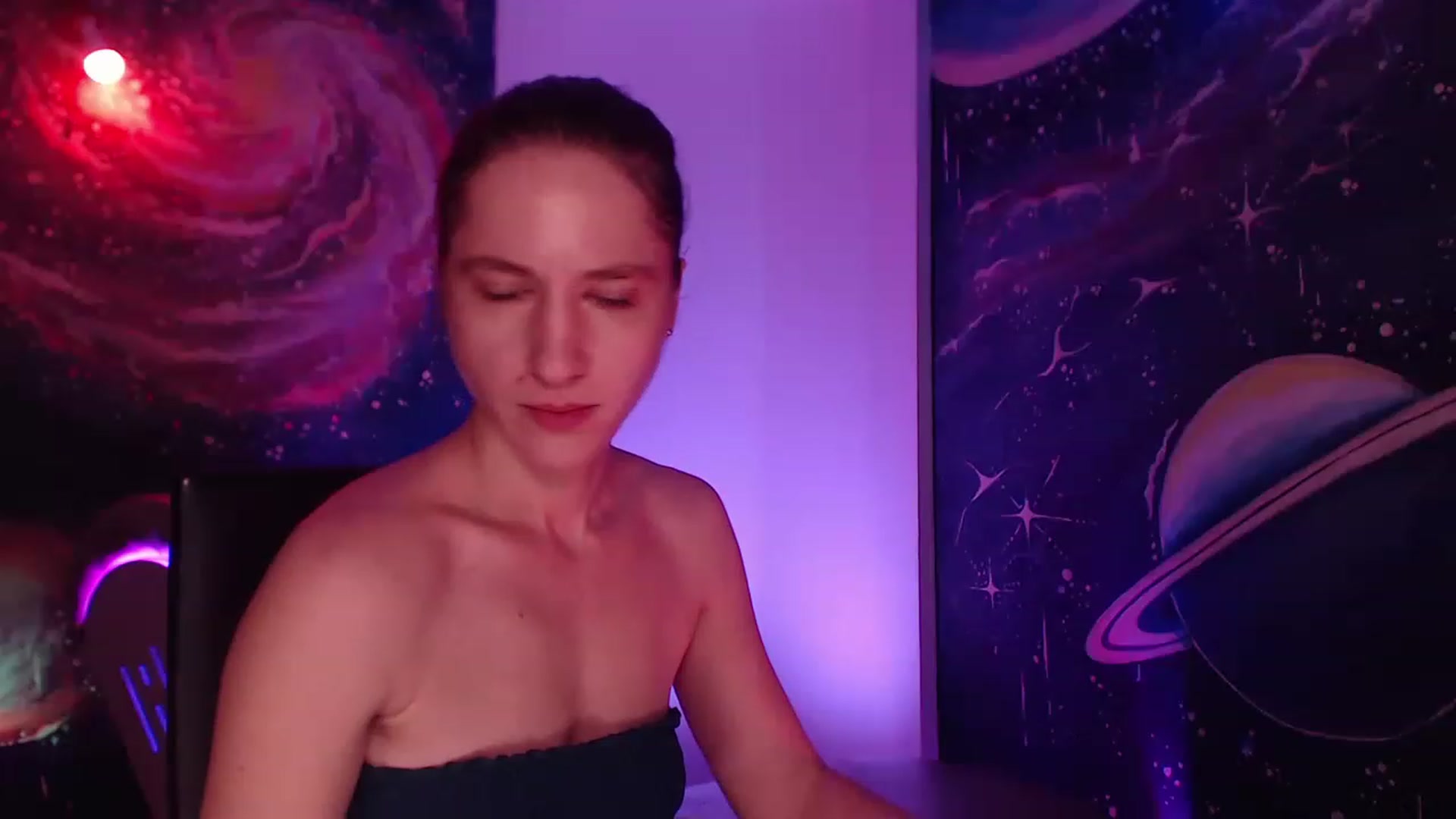 Gallery image thumbnail from IntruderRorry's myfreecams stream on, 12/16/2022, 11:58 image 3 of 20