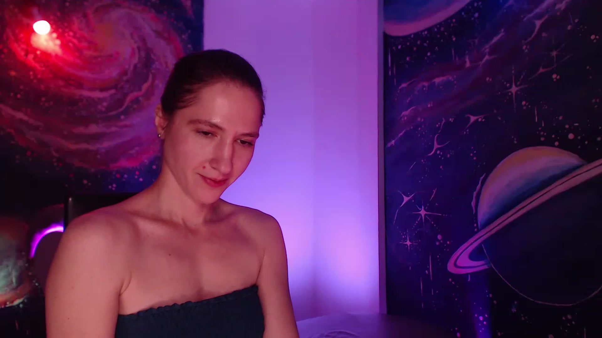 Gallery image thumbnail from IntruderRorry's myfreecams stream on, 12/16/2022, 11:58 image 12 of 20