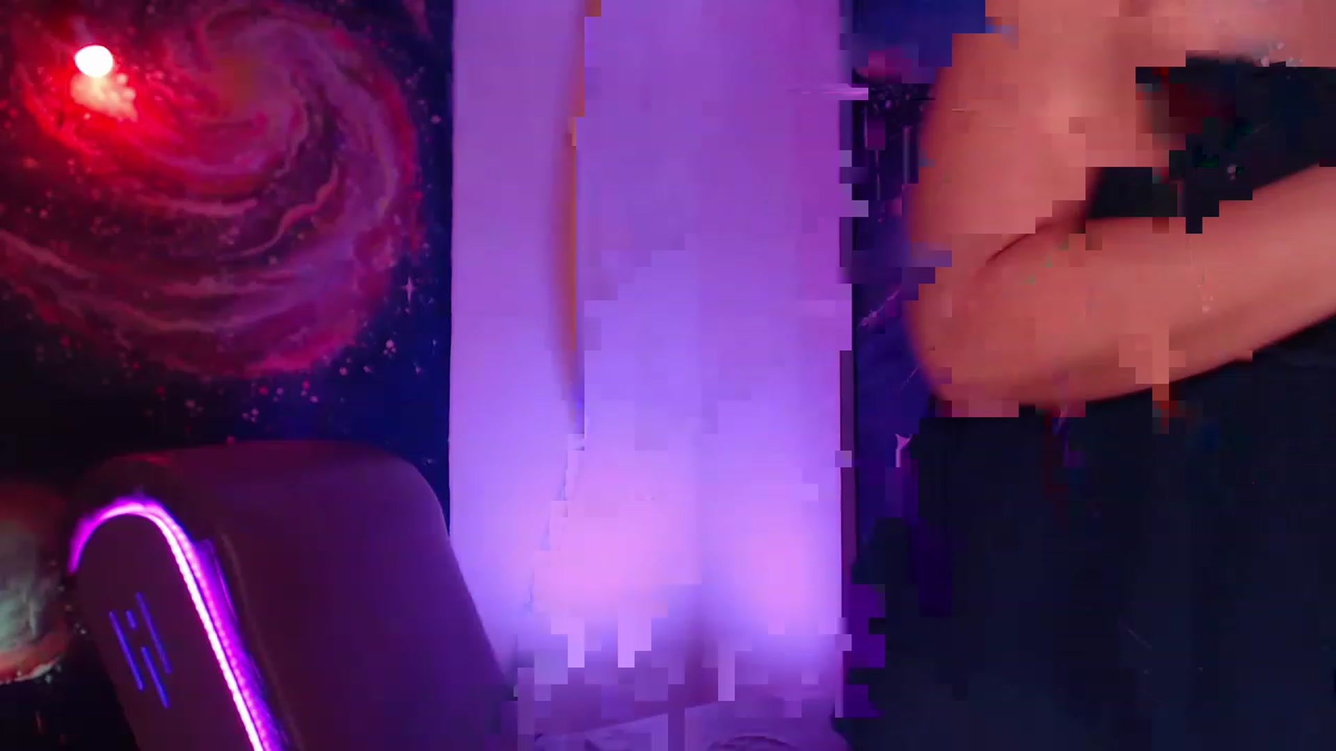 Gallery image thumbnail from IntruderRorry's myfreecams stream on, 12/16/2022, 12:16 image 18 of 20