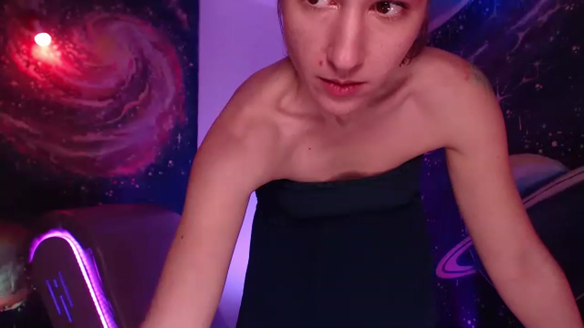 Gallery image thumbnail from IntruderRorry's myfreecams stream on, 12/16/2022, 13:27 image 1 of 20