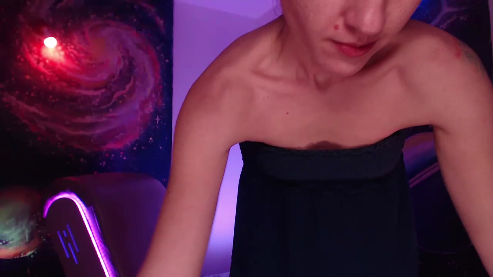 Gallery image thumbnail from IntruderRorry's myfreecams stream on, 12/16/2022, 13:27 image 16 of 20