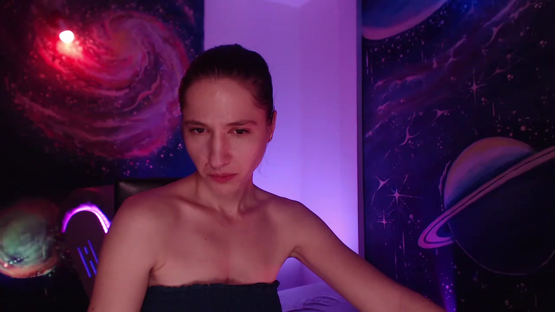 Gallery image thumbnail from IntruderRorry's myfreecams stream on, 12/16/2022, 15:13 image 13 of 20