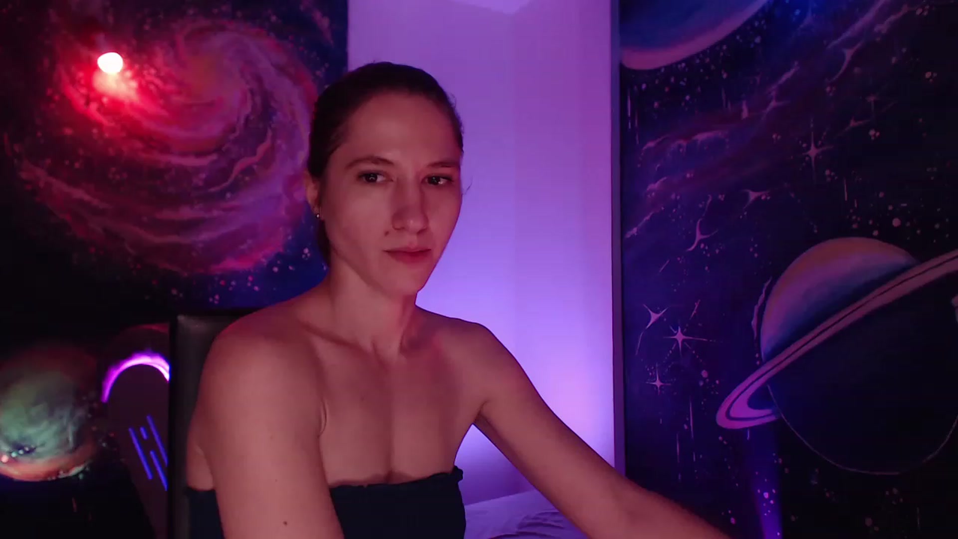 Gallery image thumbnail from IntruderRorry's myfreecams stream on, 12/16/2022, 15:13 image 19 of 20