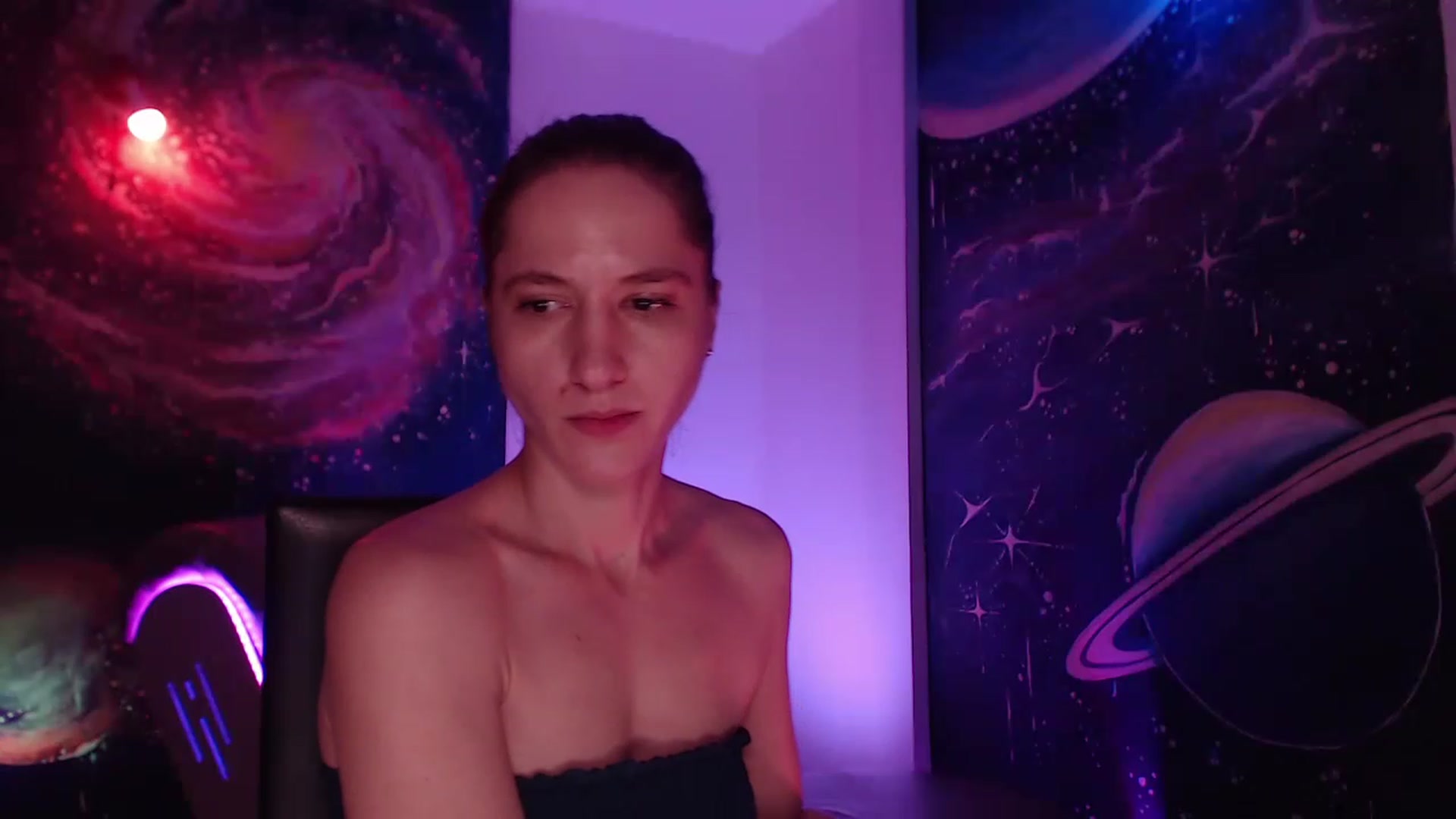 Gallery image thumbnail from IntruderRorry's myfreecams stream on, 12/16/2022, 15:13 image 4 of 20